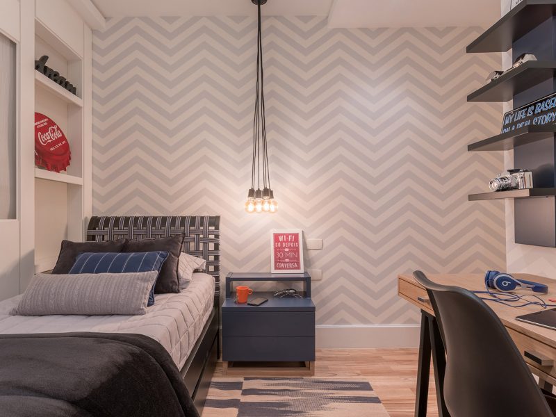 Quarto jovem com decoração em tons de azul