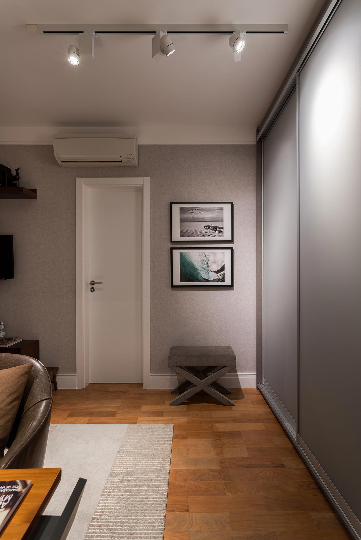 Featured image of post Quarto Masculino Pequeno Cinza Voc j pensou em fazer um quarto cinza